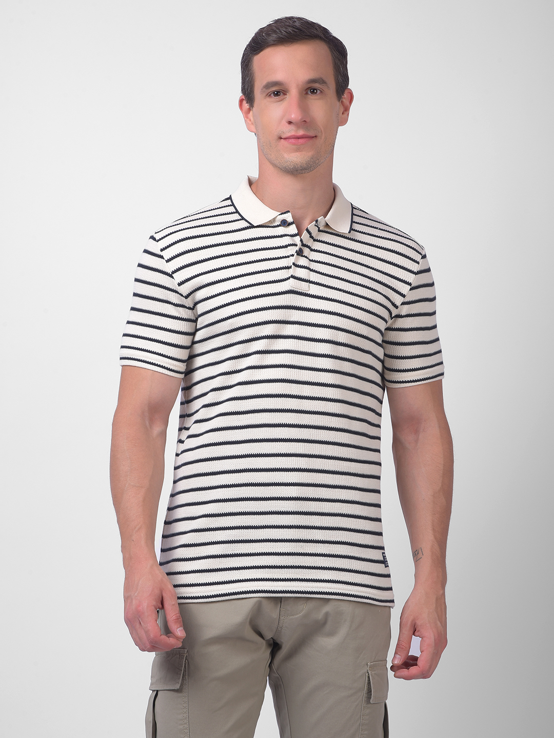 Numero Uno Men White & Black Knitted Stripe Polo Neck T-Shirt